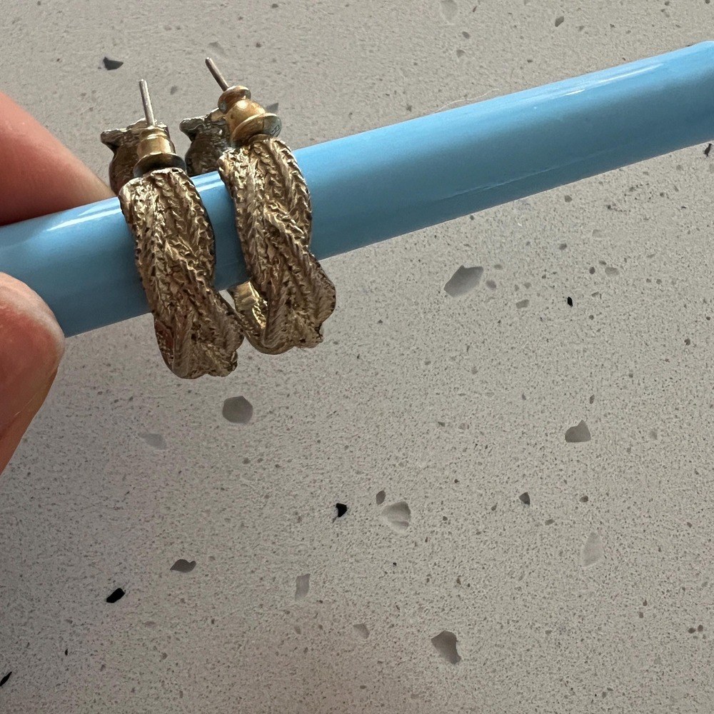 Vintage 1980s gold tone braided hoops everyday earrings pierced ears Casual - Picture 7 of 7